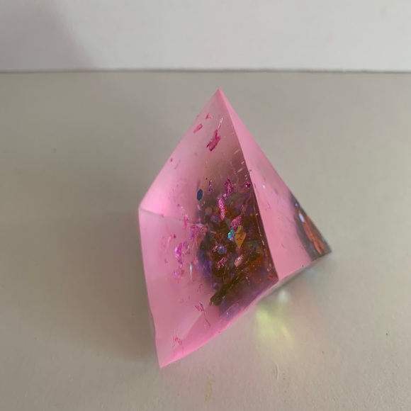Resin Art - Medium Pyramid - Picture 3 of 3
